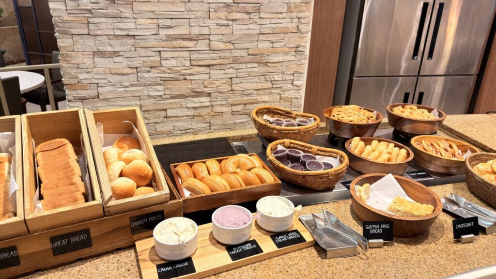 TASTE朝食のパンとフレーバークリームチーズ