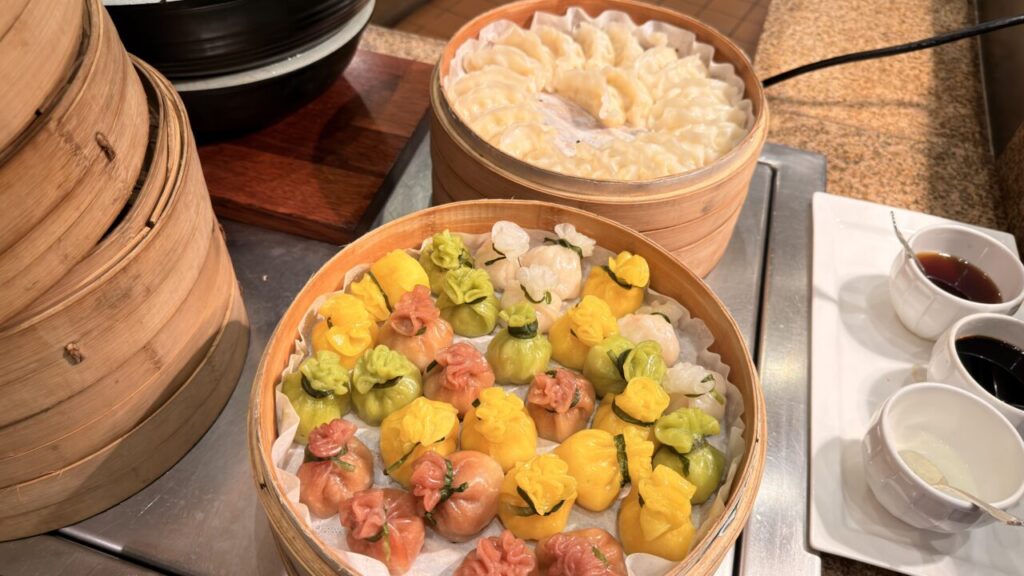 TASTE朝食のカラフルな蒸し点心