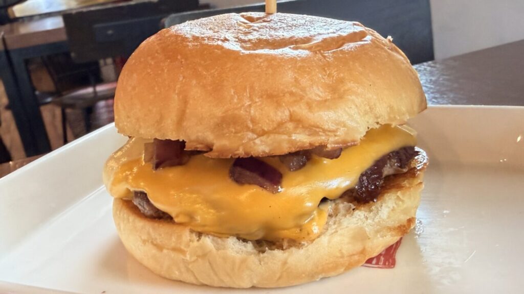 HAMBROSのチーズバーガー