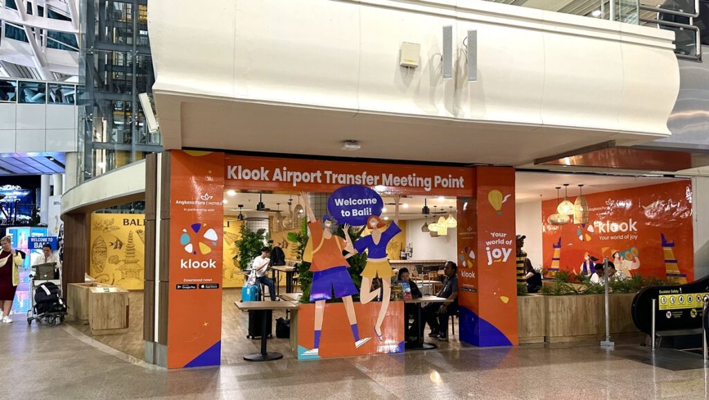 空港のKlookブース
