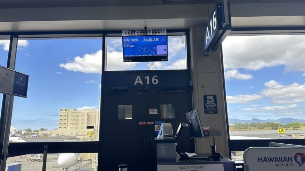 ホノルル空港ターミナル1のA16搭乗口