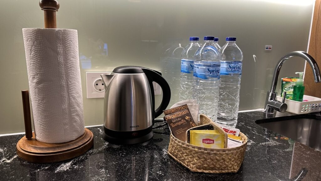 水とコーヒー・紅茶