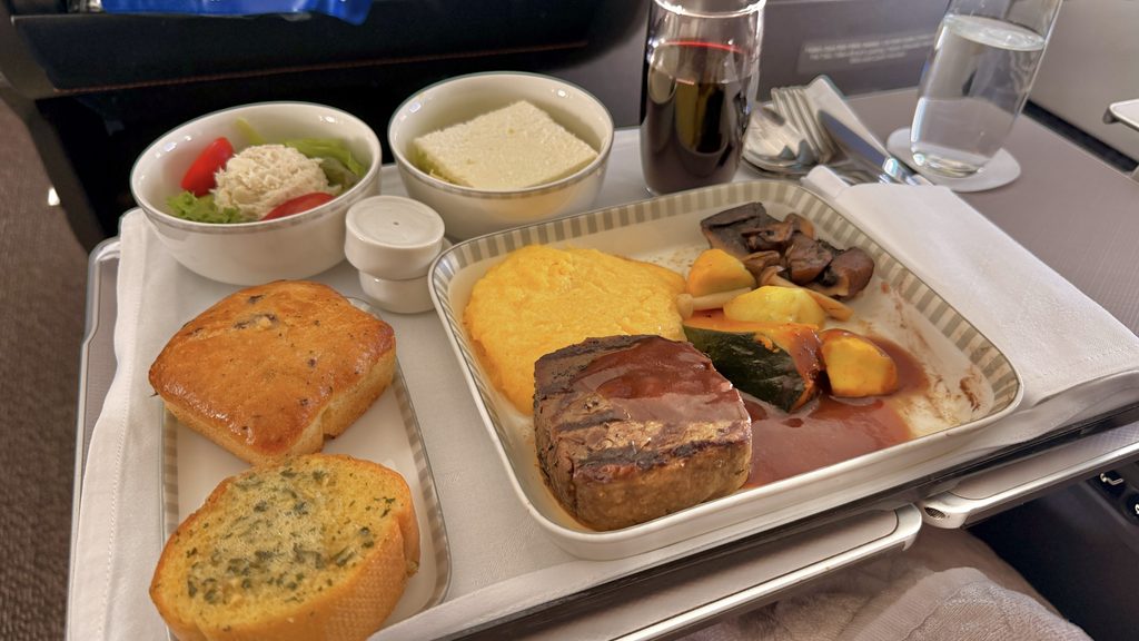 ビジネスクラスで提供された機内食
