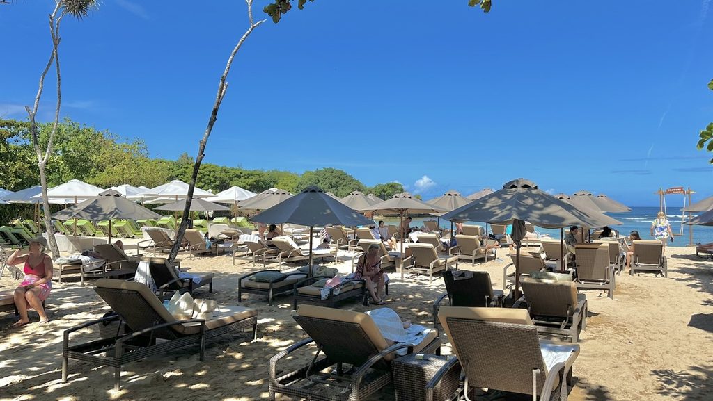 ホテル送迎で訪れたヌサドゥアのビーチクラブ