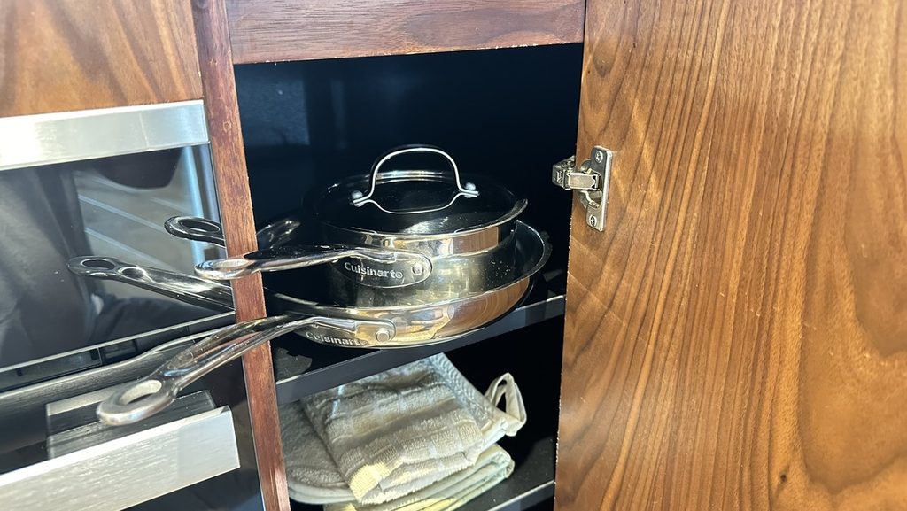 リッツカールトン・ワイキキ|鍋やフライパン、鍋つかみも備え付け