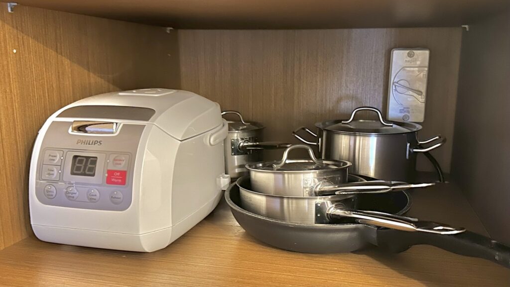 炊飯器と鍋類