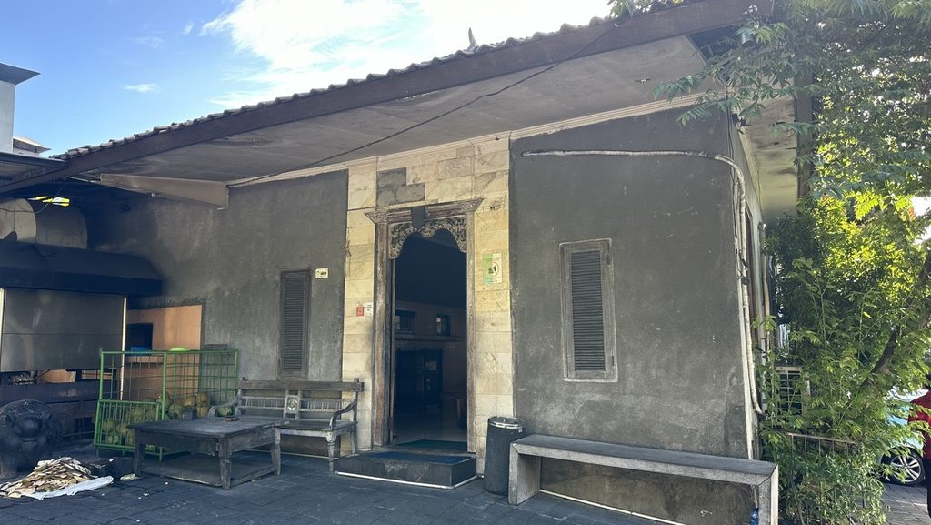 素朴な外観のiiga Warung
