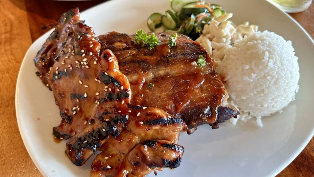 Duke's Kauaiのポークリブ&チキンプレート