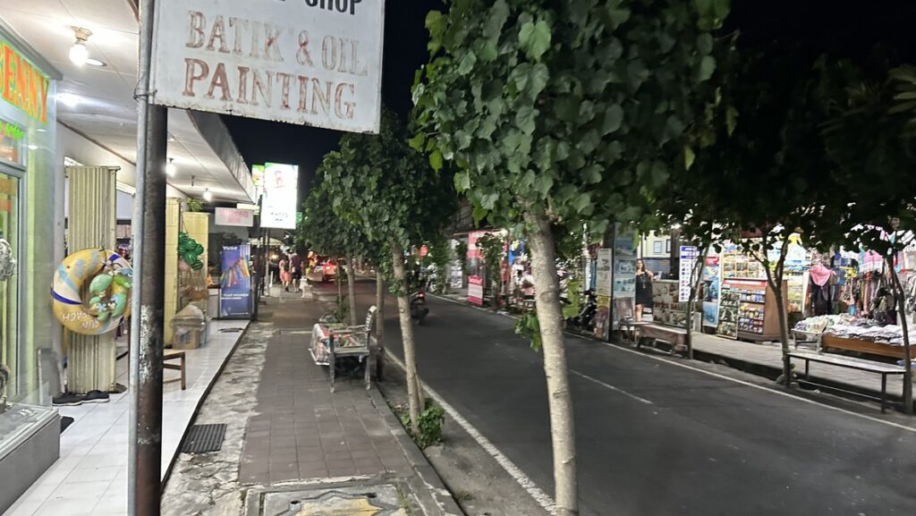 ホテルへ戻る道