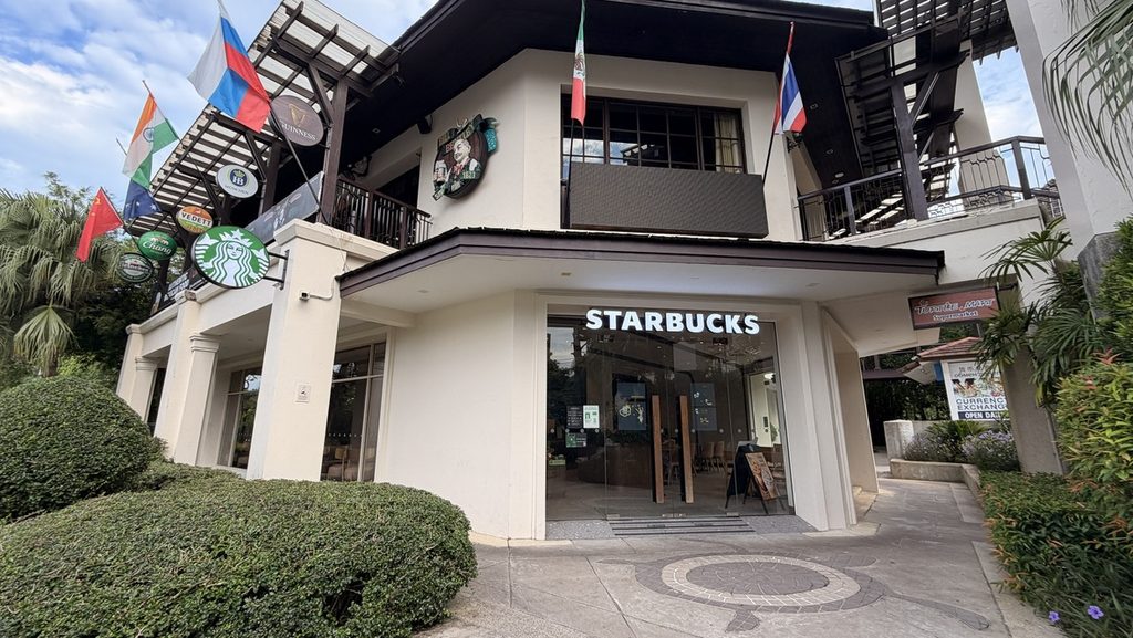 Turtle VillageにあるStarbucks