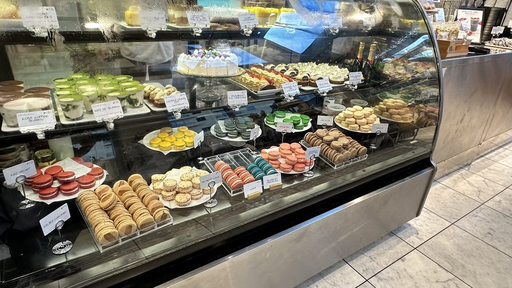 リッツカールトン・ワイキキ|マカロンやケーキなどのスイーツ