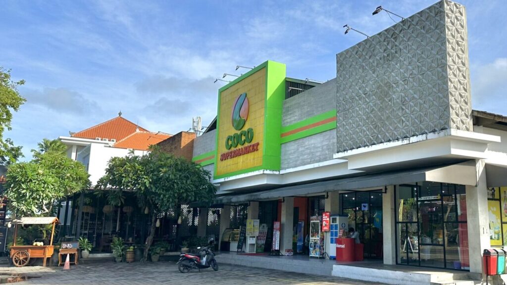 COCO MARTの外観