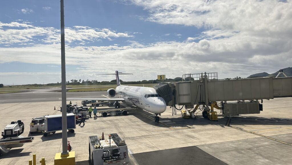 リフエ空港に駐機するハワイアン航空の機体