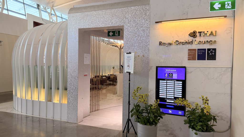 プーケットのRoyal Orchid Lounge入口