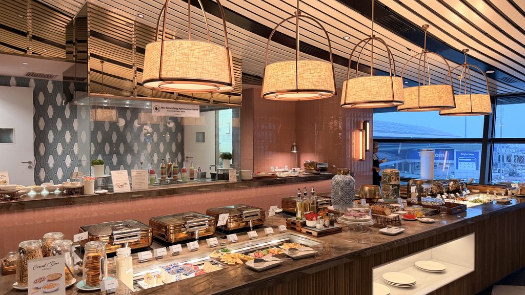 GLOBAL LOUNGEのフードコーナー全景
