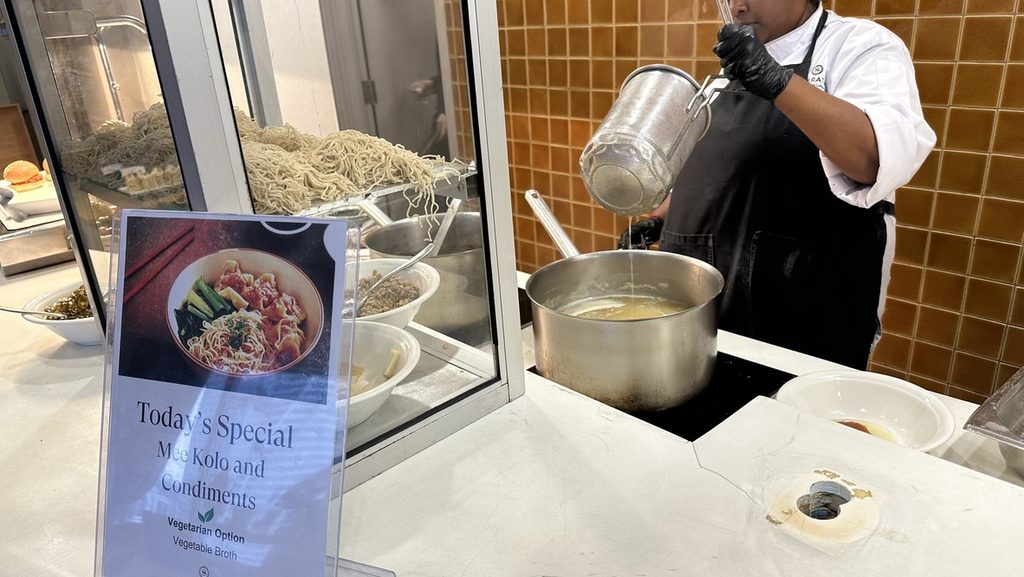 エグゼクティブラウンジ1日目のMee Koloライブキッチン