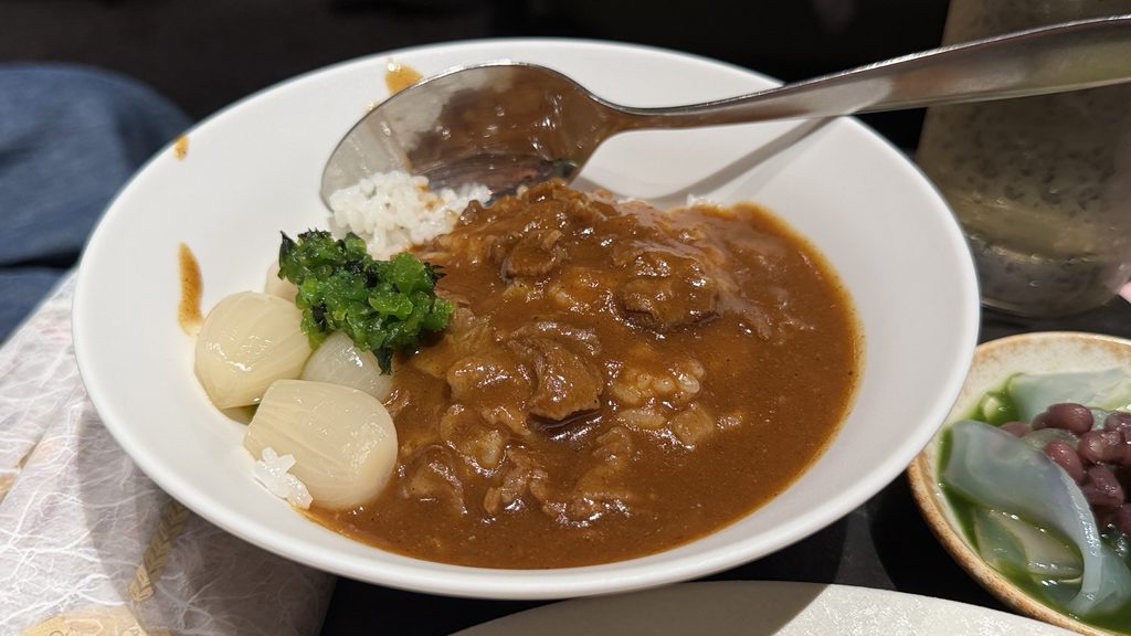 センチュリオンラウンジでいただいた尾崎牛のカレー