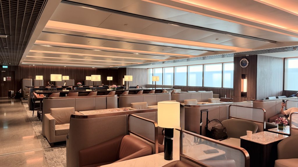 SilverKris Lounge奥のソファ席