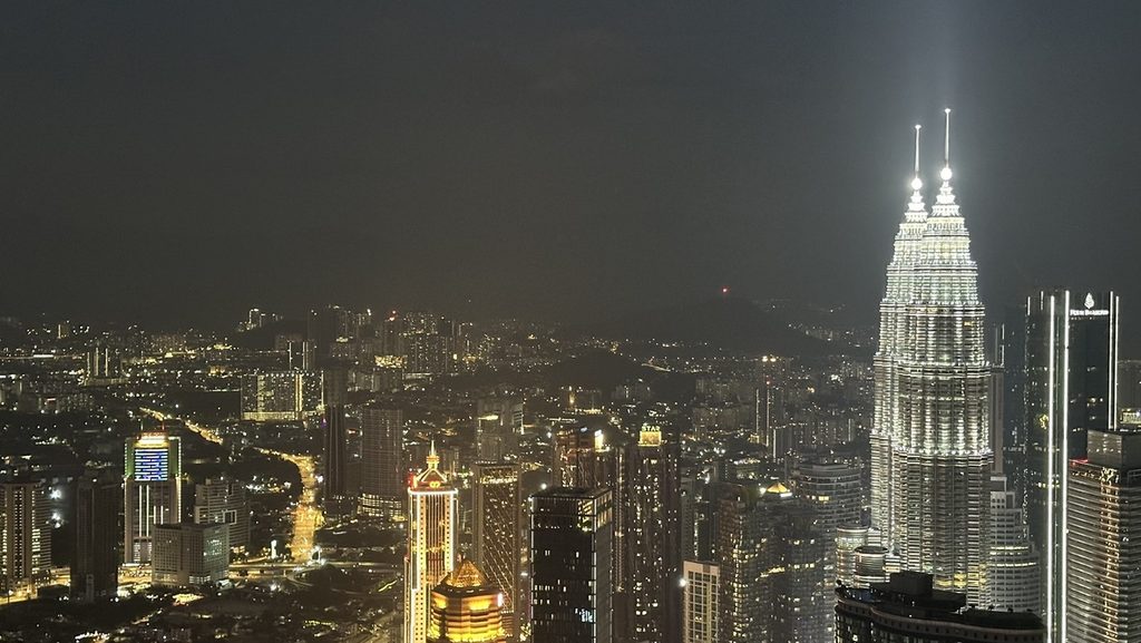 KLタワーから見たペトロナスツインタワーの夜景
