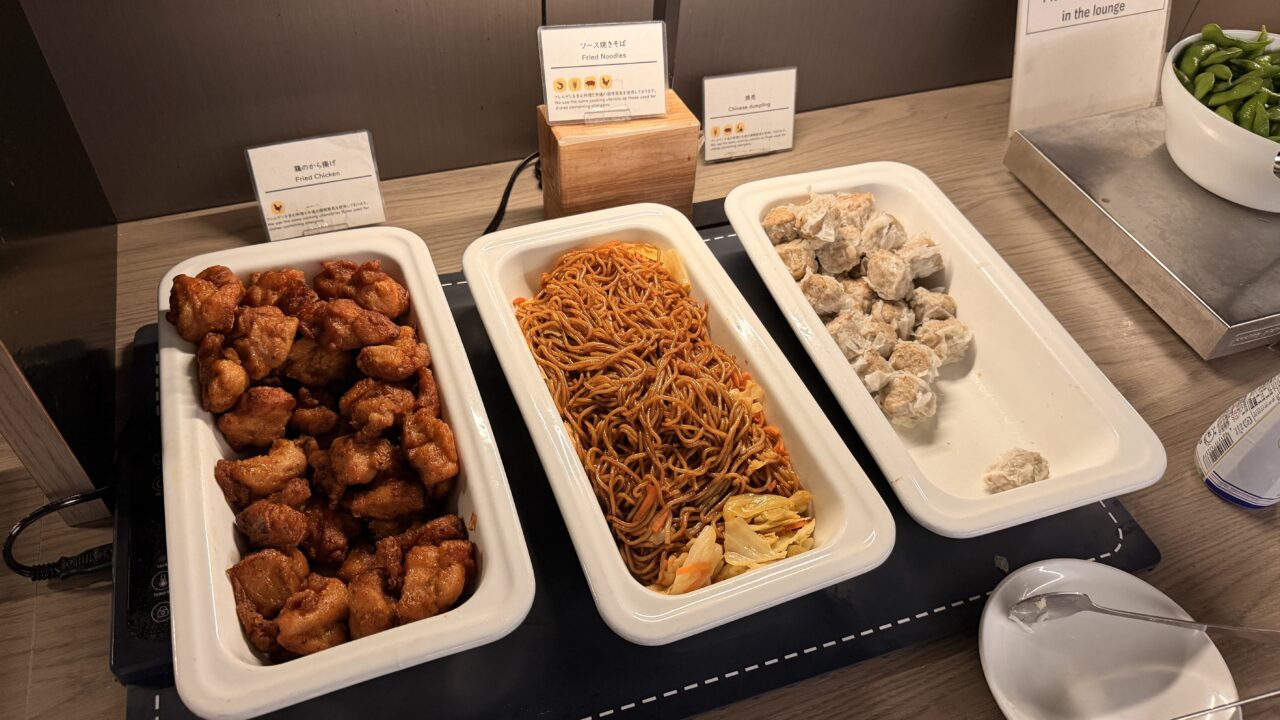 唐揚げ、焼きそば、焼売も用意されていました