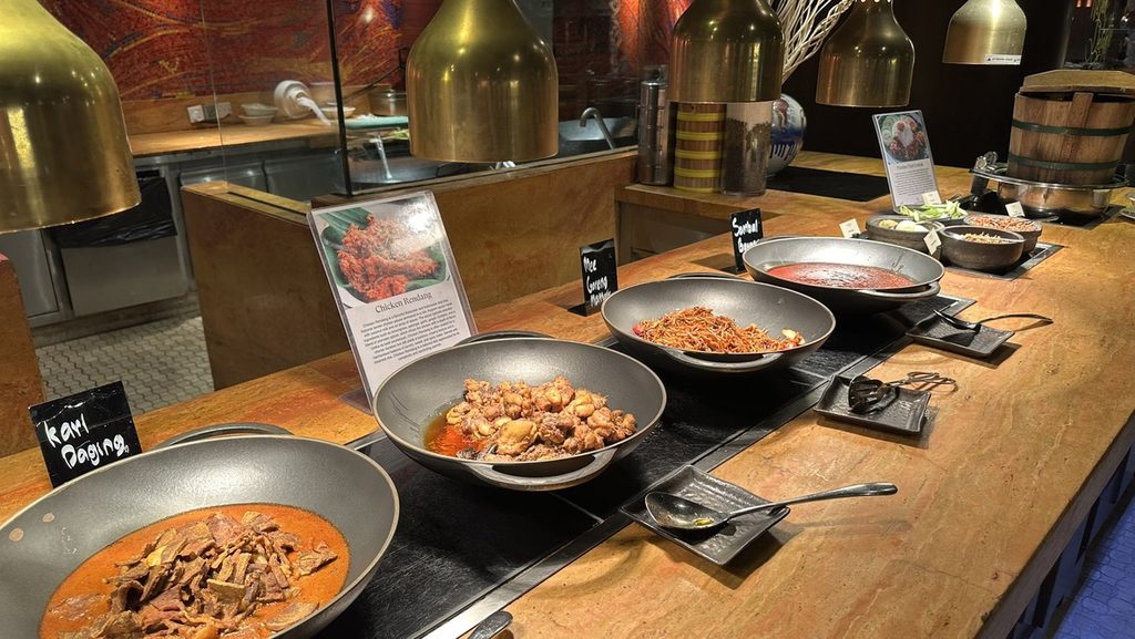 エッセンスの朝食に並んだマレーシア料理